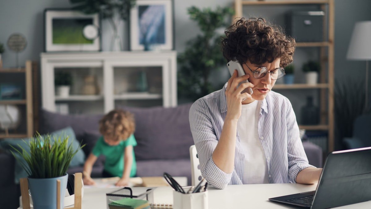 S/H meaning in text prompting a concerned parent to make a phone call with her child nearby